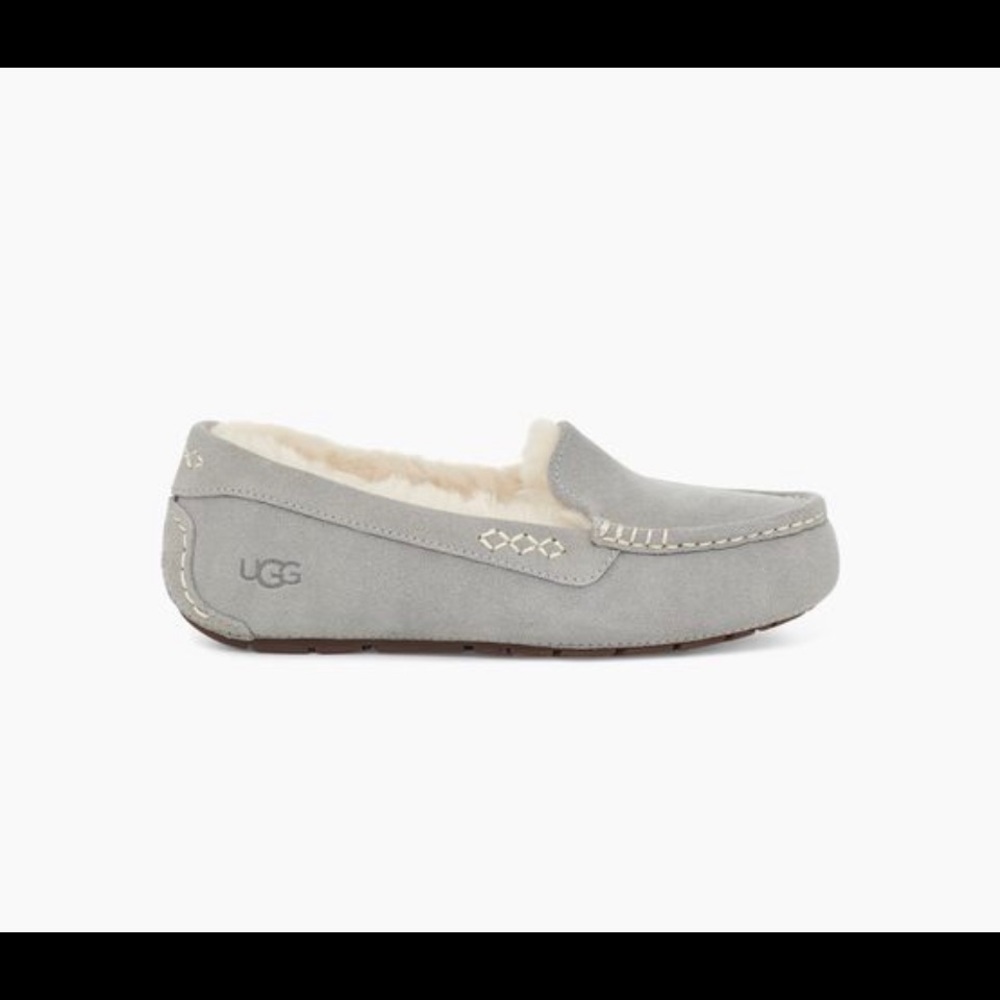 ✨NEW UGG SLIPPERS✨